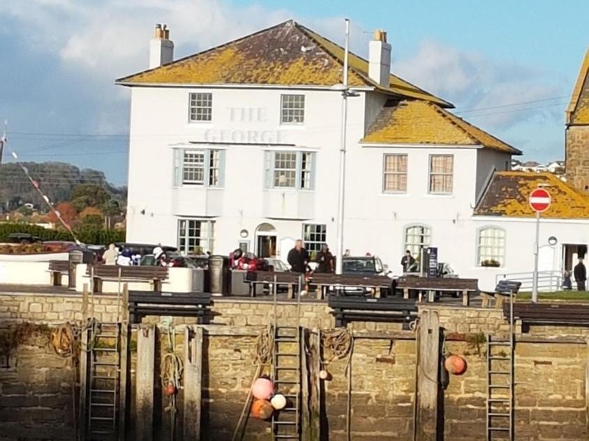 The George Hotel West Bay Exterior photo