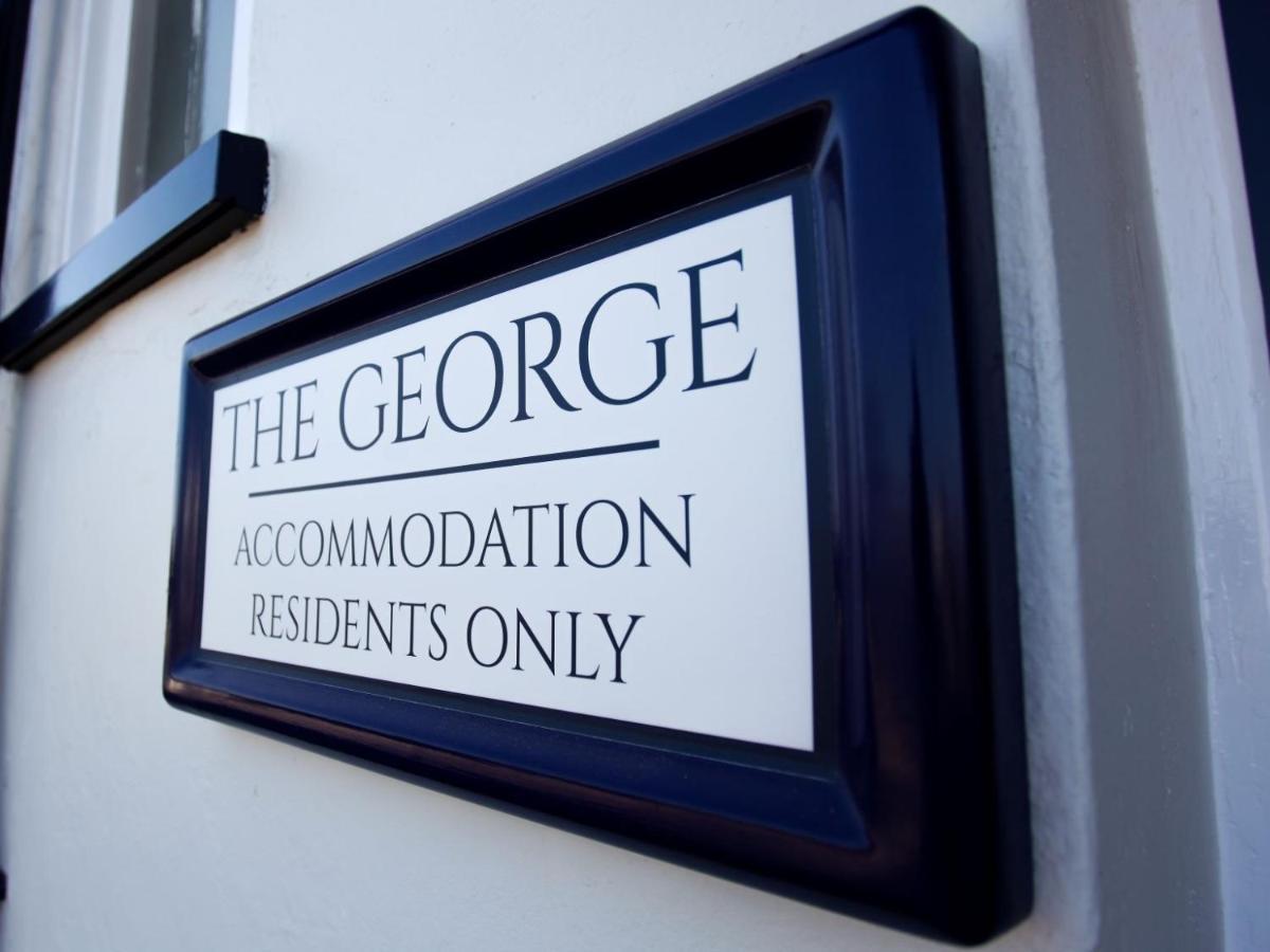 The George Hotel West Bay Exterior photo