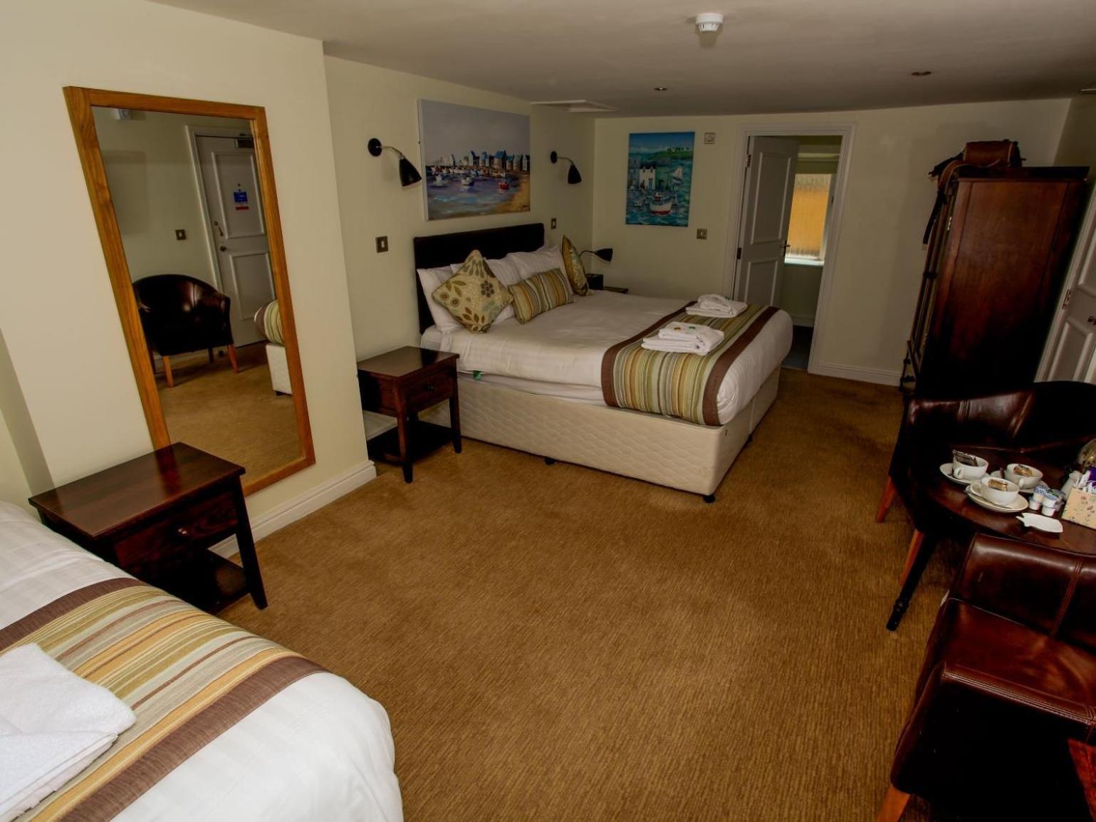 The George Hotel West Bay Room photo